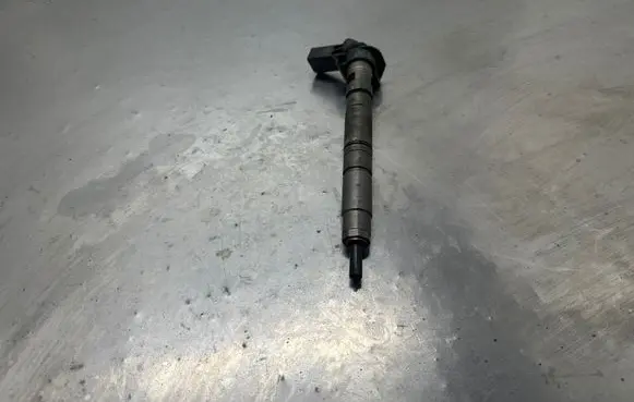 Audi A4 S4 B8 8K Fuel injector 0445116030 03L130277