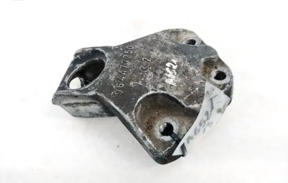 Engine mounting bracket