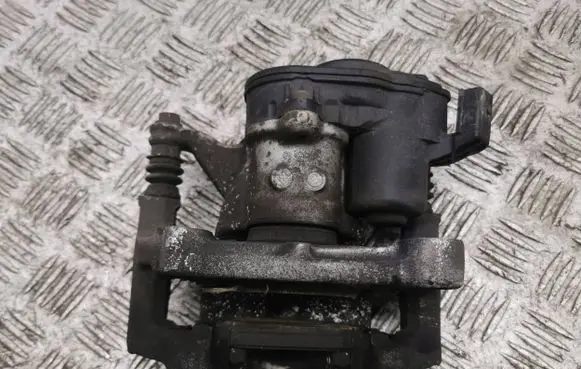 Nissan Qashqai J12 Rear brake caliper