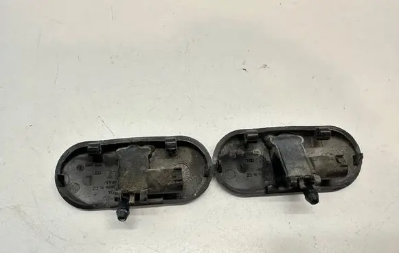 Windshield washer spray nozzle