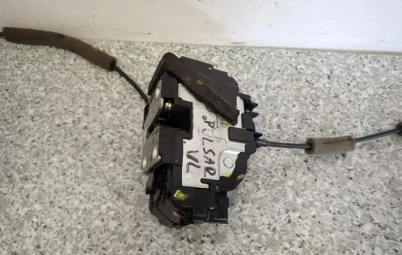 Nissan Pulsar Rear door lock