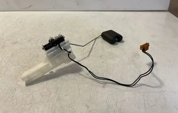 Audi Q7 4M Fuel level sensor 153021270 100111401