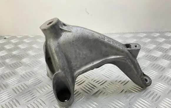 Engine mounting bracket