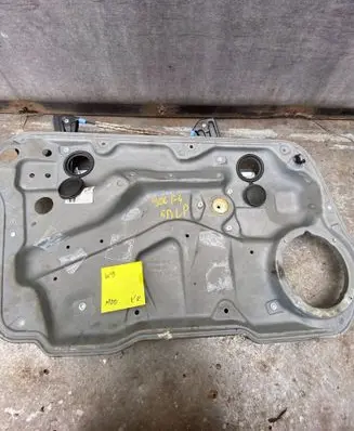 Volkswagen Golf IV Front door manual window regulator 