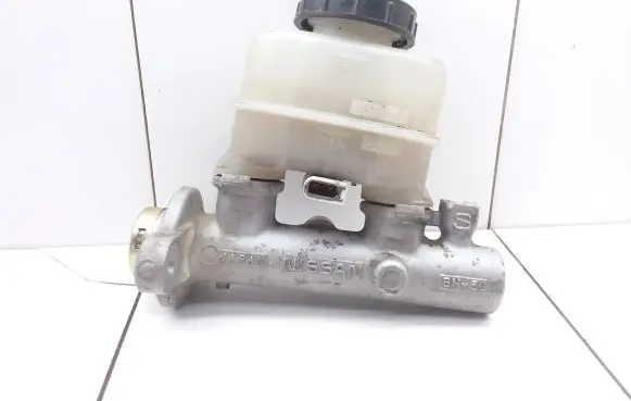 Nissan Almera Master brake cylinder BM38 830RF