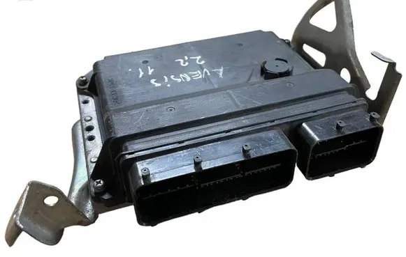 Toyota Avensis T270 Engine control unit/module 8966105K30