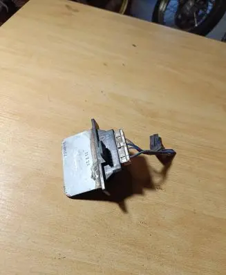 Nissan Almera Heater blower motor/fan resistor 271501N700