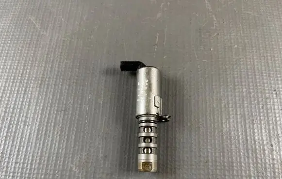 Audi Q5 SQ5 8R Camshaft vanos timing valve 06E109257L