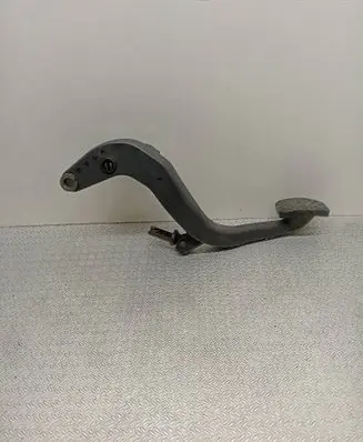 BMW 1 E81 E87 Clutch pedal 6761310 678711