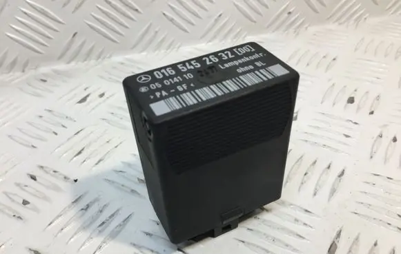 Mercedes-Benz Vito Viano W638 Light relay 0165452632