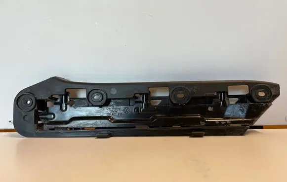 Volkswagen Touran I Front bumper mounting bracket 1T0807936