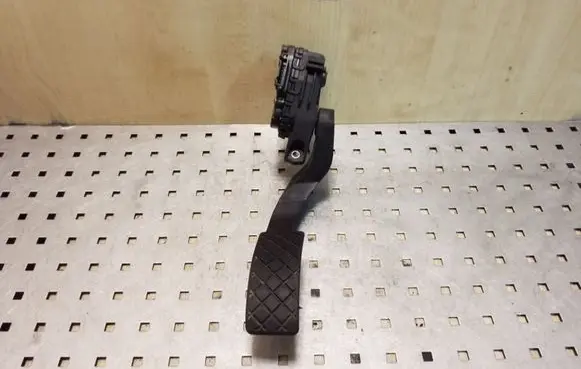 Volkswagen PASSAT B5.5 Accelerator throttle pedal 6PV00837602 8D1723523N