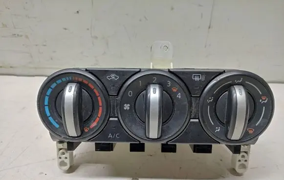 Nissan Qashqai Climate control unit