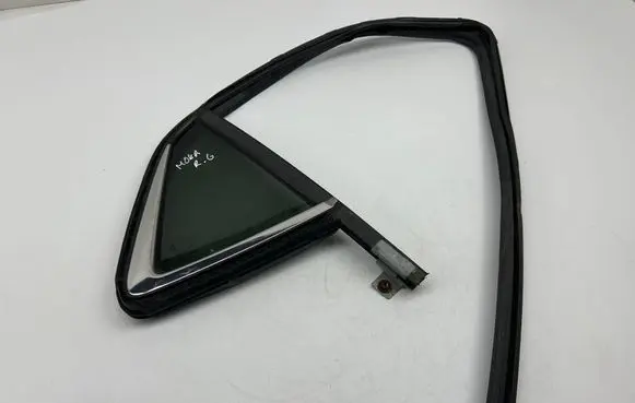 Opel Mokka Rear vent window glass 43R004589 E000266