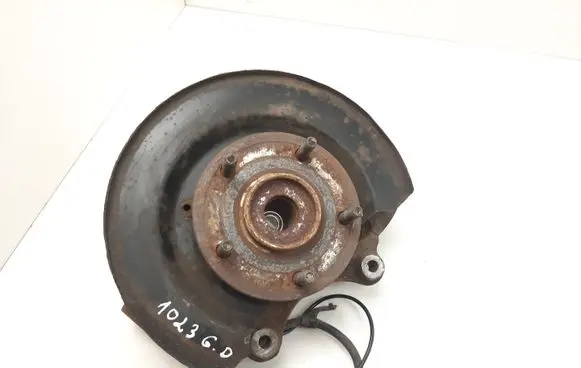 Rear wheel hub