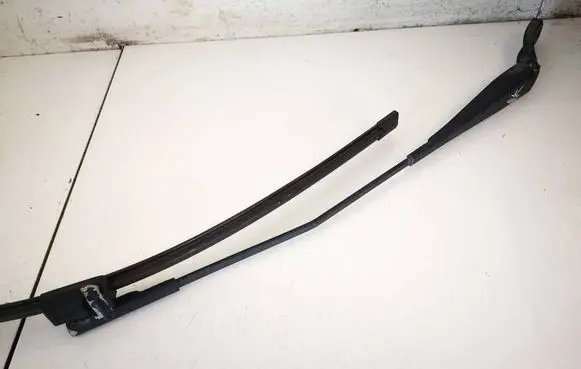 Peugeot 207 Front wiper blade arm
