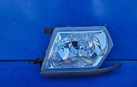 Nissan Patrol Y61 Headlight/headlamp 1689 ANGIELSKA