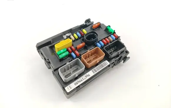 Peugeot 207 Fuse module 9667199680