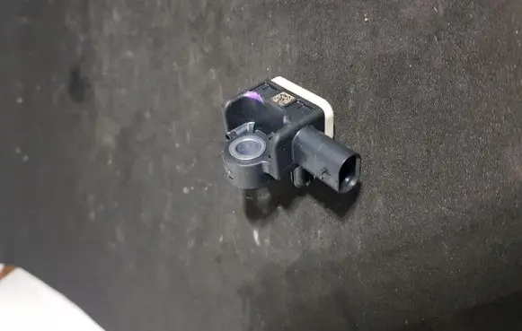 Mercedes-Benz GL X164 Airbag deployment crash/impact sensor 56054085AA 1668210151