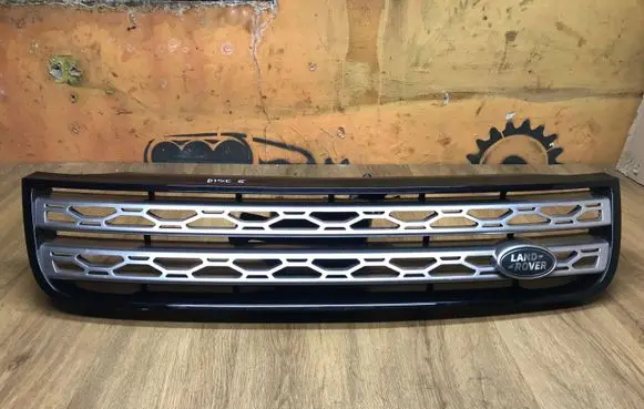 Land Rover Discovery 5 Front bumper upper radiator grill LR083006