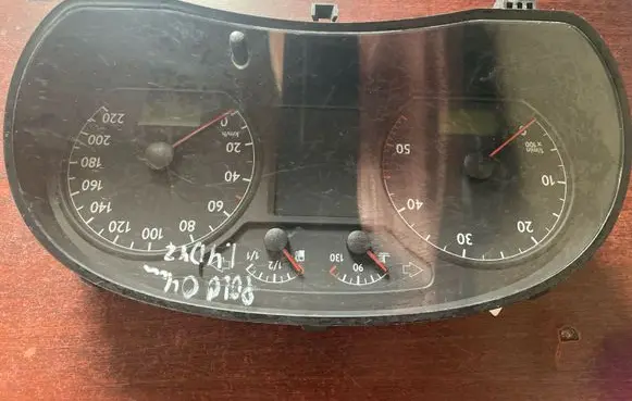 Volkswagen Golf V Speedometer (instrument cluster) 6Q0920820L