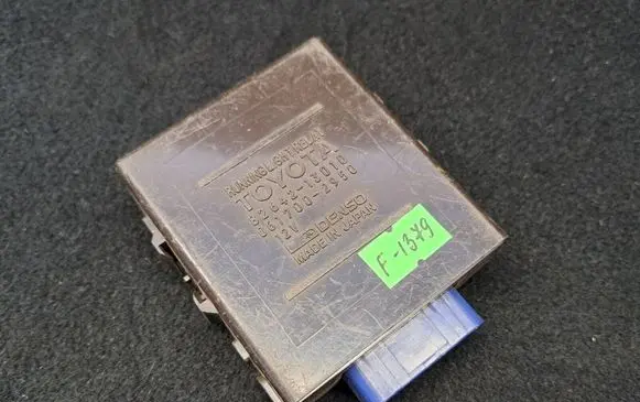 Toyota Corolla E120 E130 Day light relay 8264213010 0617002950