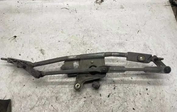Volvo V70 Front wiper linkage and motor 8624239 150600 16004