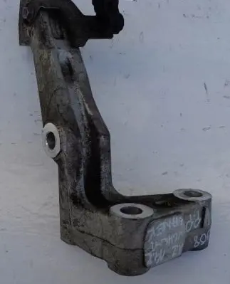 Peugeot 308 Engine mount bracket 4456024