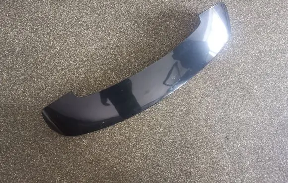 Tailgate/trunk spoiler