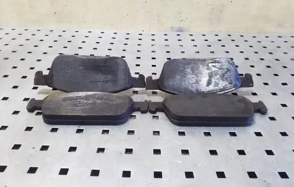 Ford Kuga II Brake pads (front) 