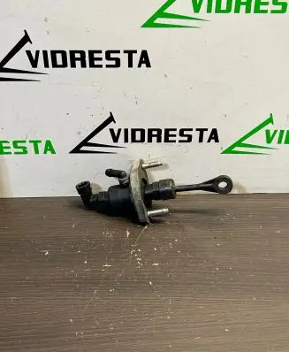 Clutch slave cylinder