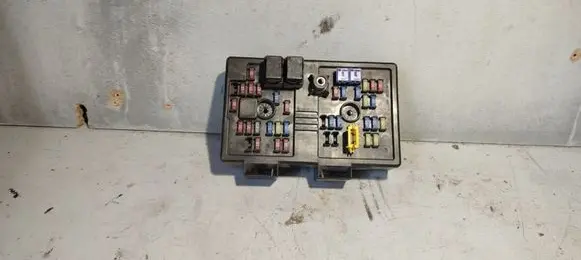 Chevrolet Captiva Fuse module 96821082