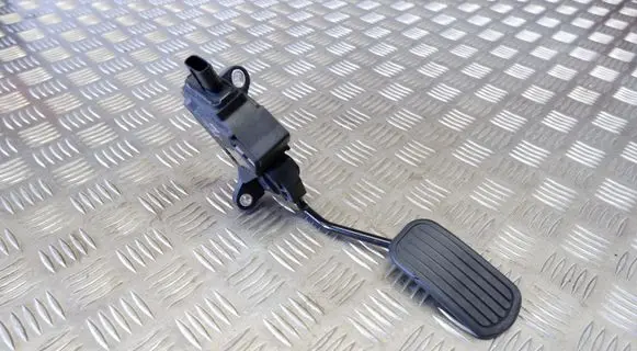 Toyota Prius (XW50) Accelerator throttle pedal 781100W110