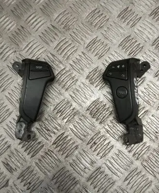 Toyota Avensis T250 Steering wheel buttons/switches 75B596