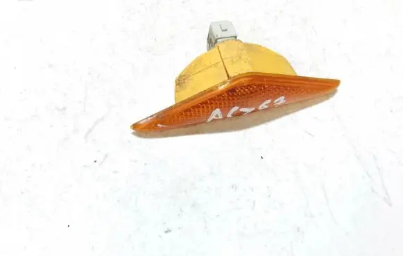 Ford Focus Front fender indicator light