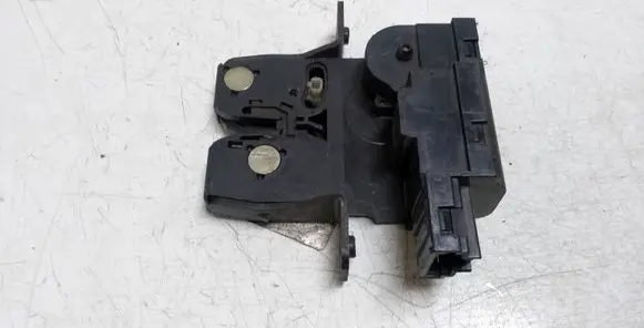 Renault Laguna II Tailgate/trunk/boot lock/catch/latch 8200000897B