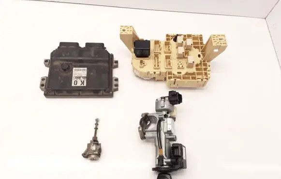 Suzuki Swift I Engine ECU kit and lock set 3392062J0 MB1123000383 MB112300