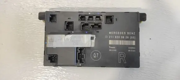Mercedes-Benz E W211 Door control unit/module 2118200626 8239914