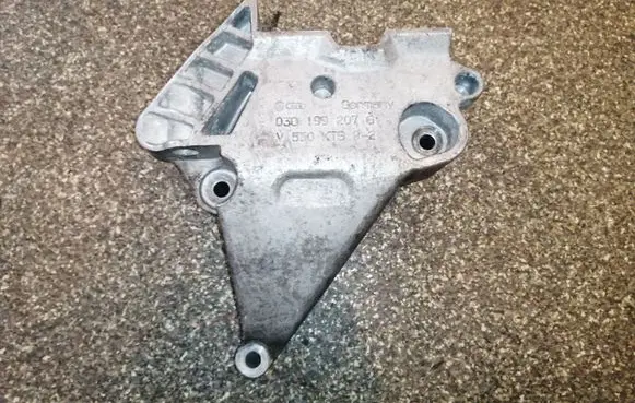 Volkswagen PASSAT B6 Engine mounting bracket 03G199207G