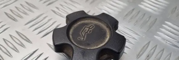Nissan King Cab, Navara Oil filler cap 