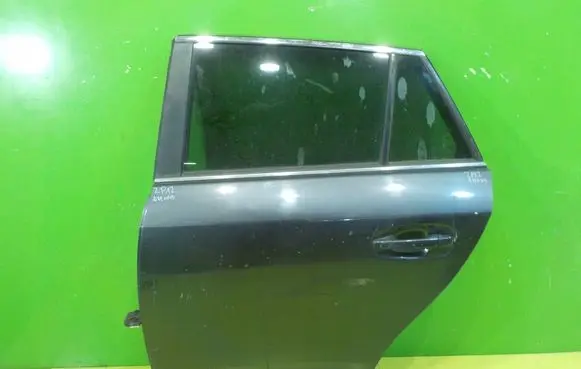 Toyota Avensis T270 Rear door ZP12
