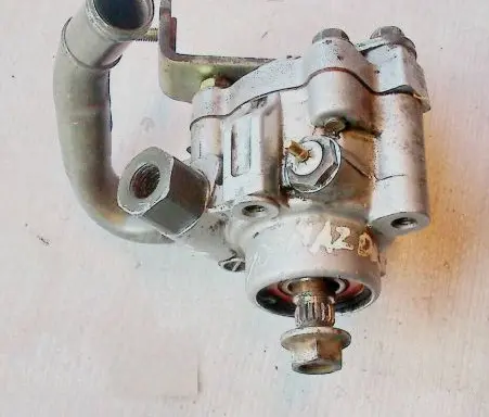 Mazda Xedos 9 Power steering pump T00132600D 7123042