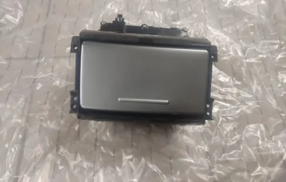 Hyundai Kona I Wireless charging module 95560CM000 037651806920 3S2B301000