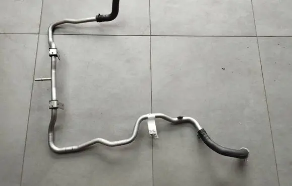 Volkswagen Amarok II Engine coolant pipe/hose MB3G18D476FE