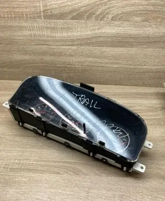 Nissan X-Trail T30 Speedometer (instrument cluster) EQ382