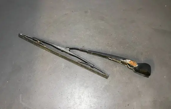 Skoda Octavia Mk1 (1U) Rear wiper blade arm 1U9955707B
