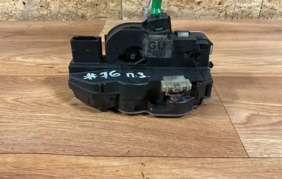 Opel Insignia A Rear door lock 13503808