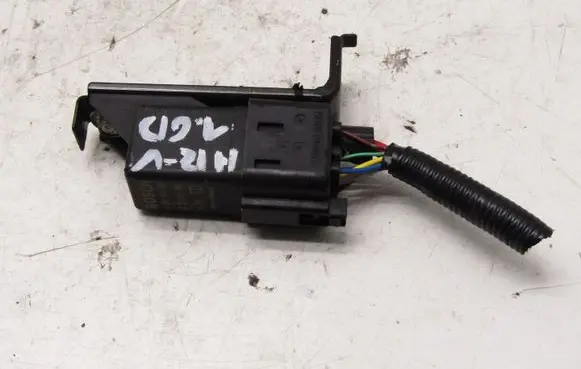 Honda HR-V Glow plug pre-heat relay 0281003056