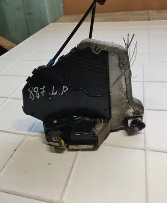 Lexus IS 220D-250-350 Front door lock