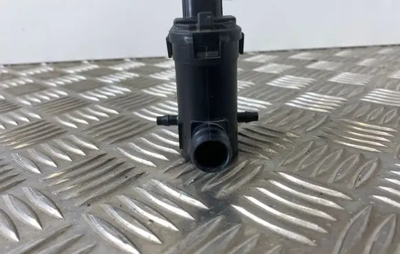 Hyundai Tucson TL Windscreen/windshield washer pump 985102J500